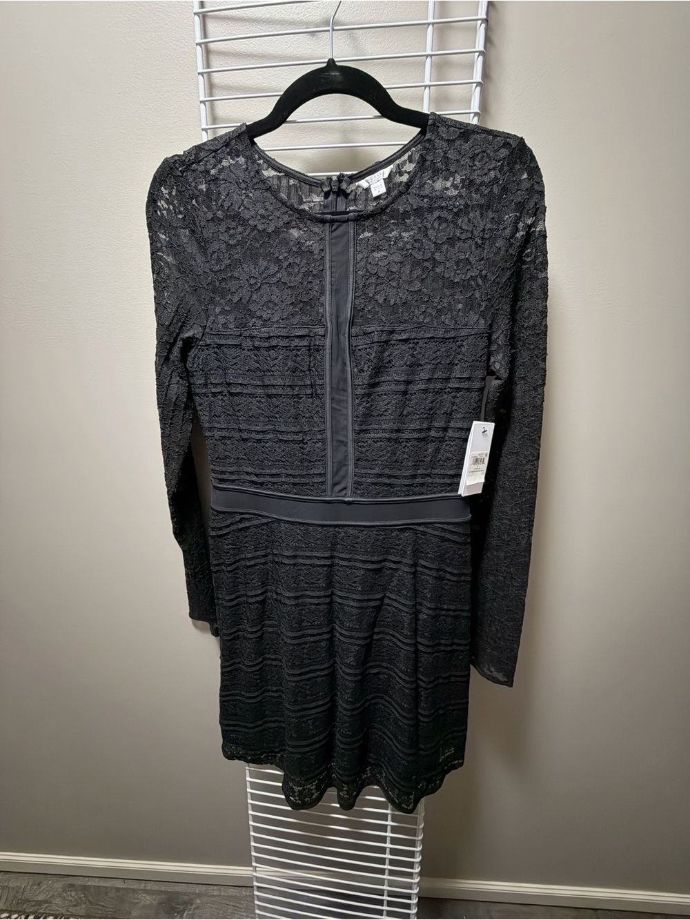 Guess Los Angeles Francis Ruffle Lace Dress – Size 4 (NWT)